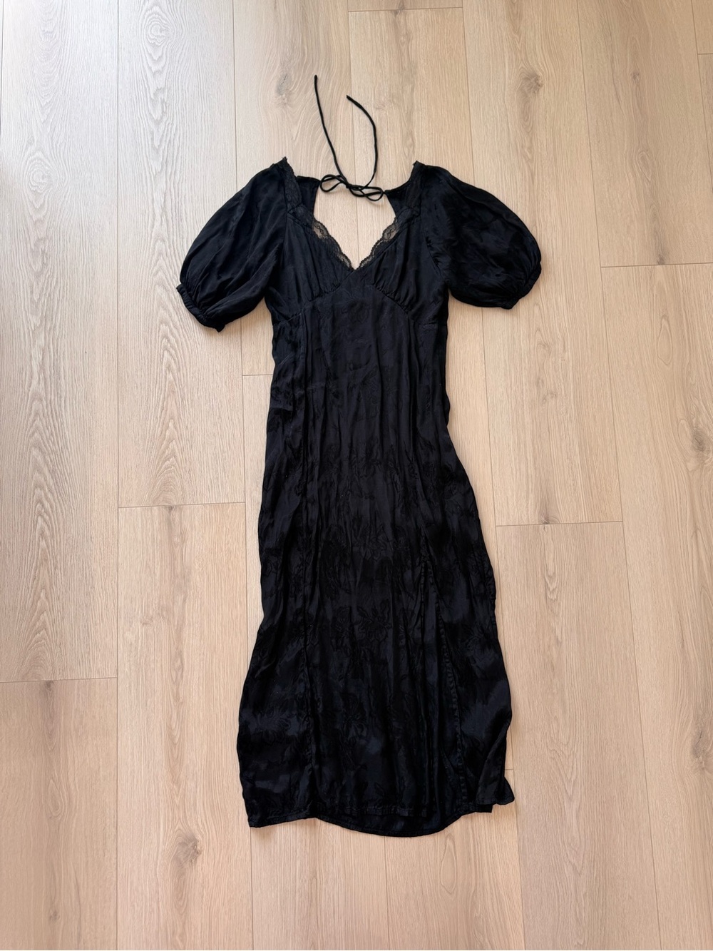 saltwater LUXE Black Puff Sleeve V-Neck Midi Slip Dress Womens